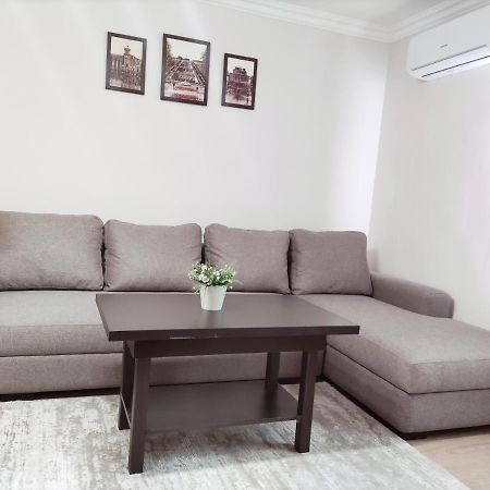 Renovated 1 Bedroom With King Size Bed In Kentron Erevan Exterior foto