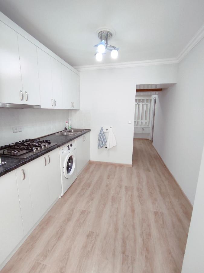 Renovated 1 Bedroom With King Size Bed In Kentron Erevan Exterior foto