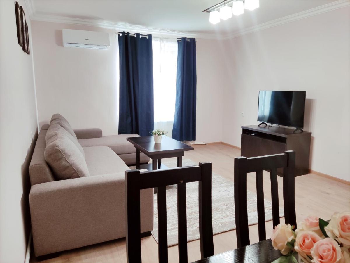 Renovated 1 Bedroom With King Size Bed In Kentron Erevan Exterior foto